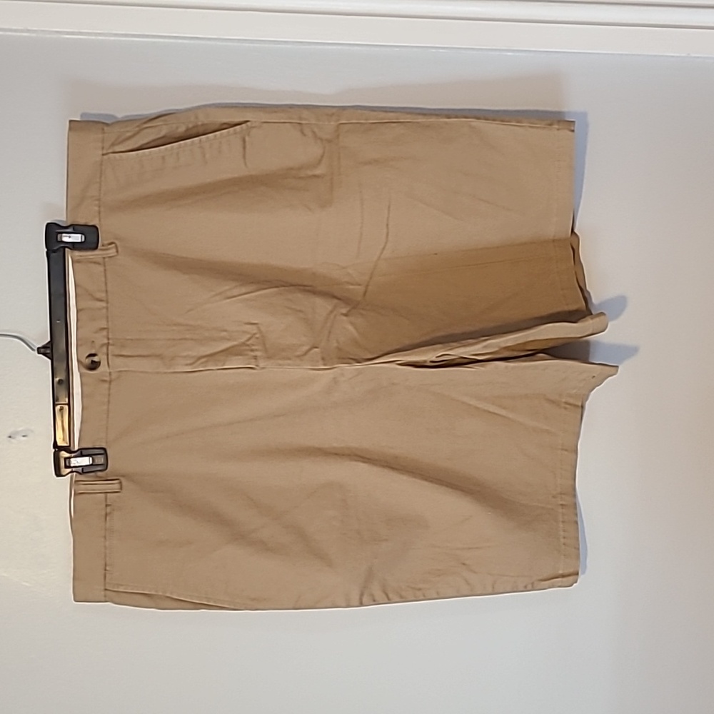 Men's Old Navy khaki ultimate slim built in flex shorts size 44